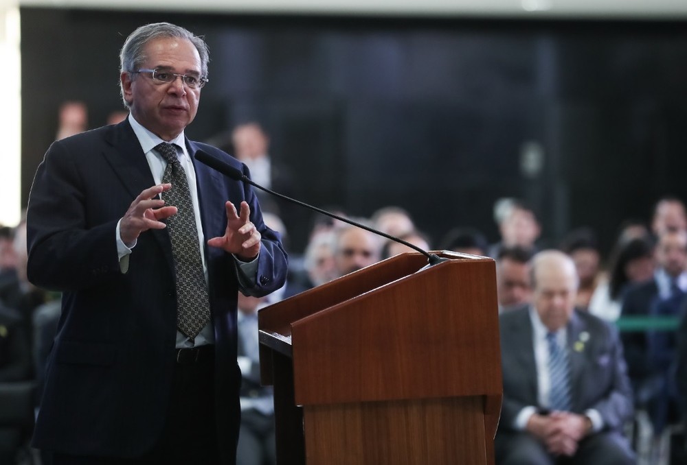 Governo vai liberar saques em contas ativas e inativas do FGTS todos os anos, diz Guedes